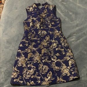 Sleeveless Floral midi dress.